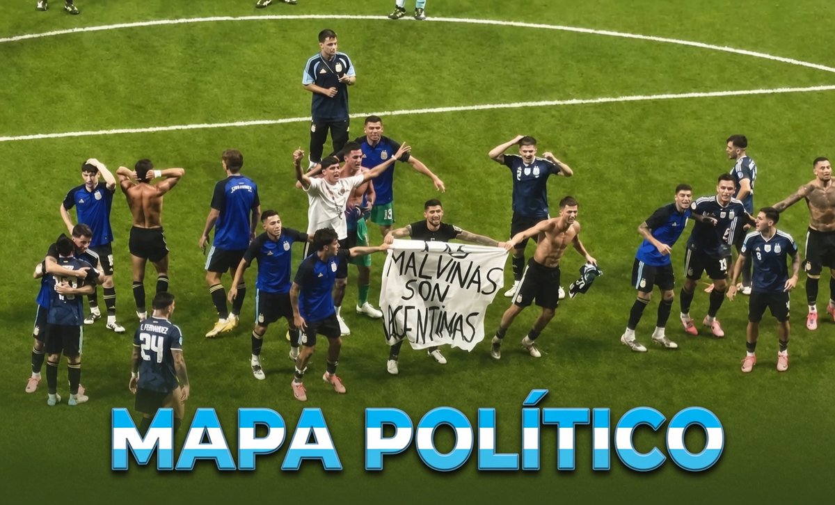 MapaPoliticoAR's tweet photo. Los jugadores argentinos desplegaron después de ganarle 2 a 1 a INGLATERRA y compartieron con la hinchada la bandera prohibida por la FIFA y el gobierno de Milei: 
"Las Malvinas son argentinas"  
MAPA POLÍTICO https://t.co/jvn7chtpCT