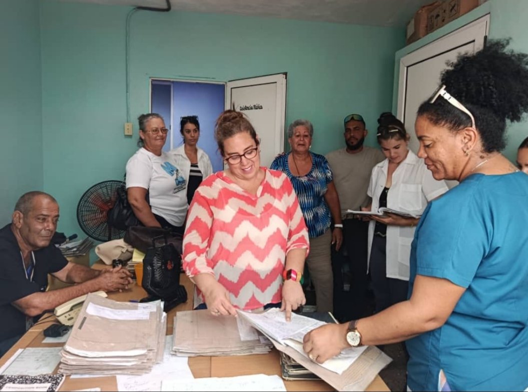 AmadorBorrego's tweet photo. Cómo parte del sistema de trabajo de la Dirección General de Salud, equipo multidisciplinario de conjunto con la Dirección Municipal de Salud, realiza acción de control al Hogar de Ancianos Fidel Labrador de #Artemisa.
#ArtemisaJuntosSomosMás #CubaPorLaVida https://t.co/rapz6MRcJR