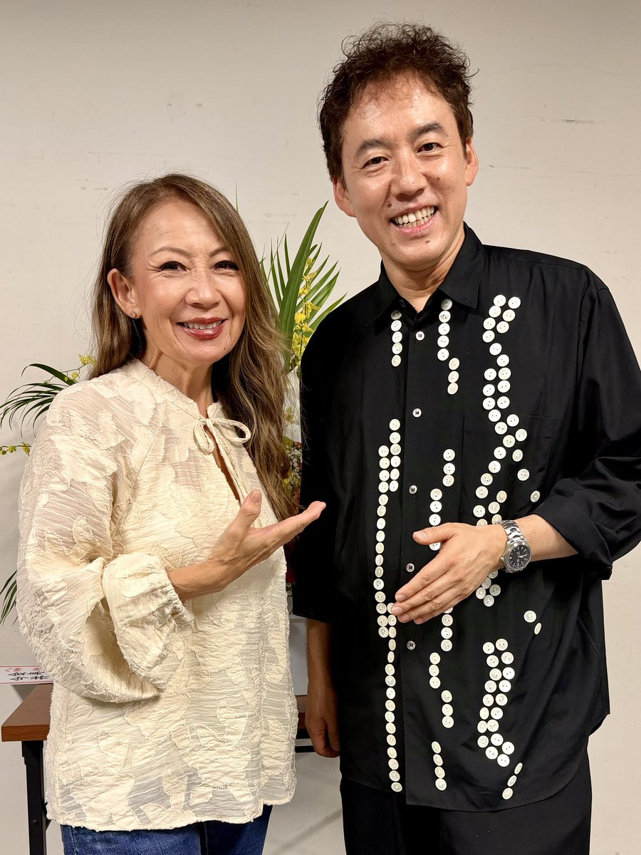 SALT_shionoya's tweet photo. 昨日は八神純子さんと札幌カナモトホールでした。
平日にもかかわらず3階席までいっぱいに！
純子さん人気は衰えることを知らず､昨日も圧巻の歌声で会場中を魅了していました。
私も弾いていて（感動して）ヤバい瞬間が何度もありました💦

そして今日は一緒にそのまま東京でサントリーホールのリハーサルを♬岩城直也NIPOのメンバーと合流します！