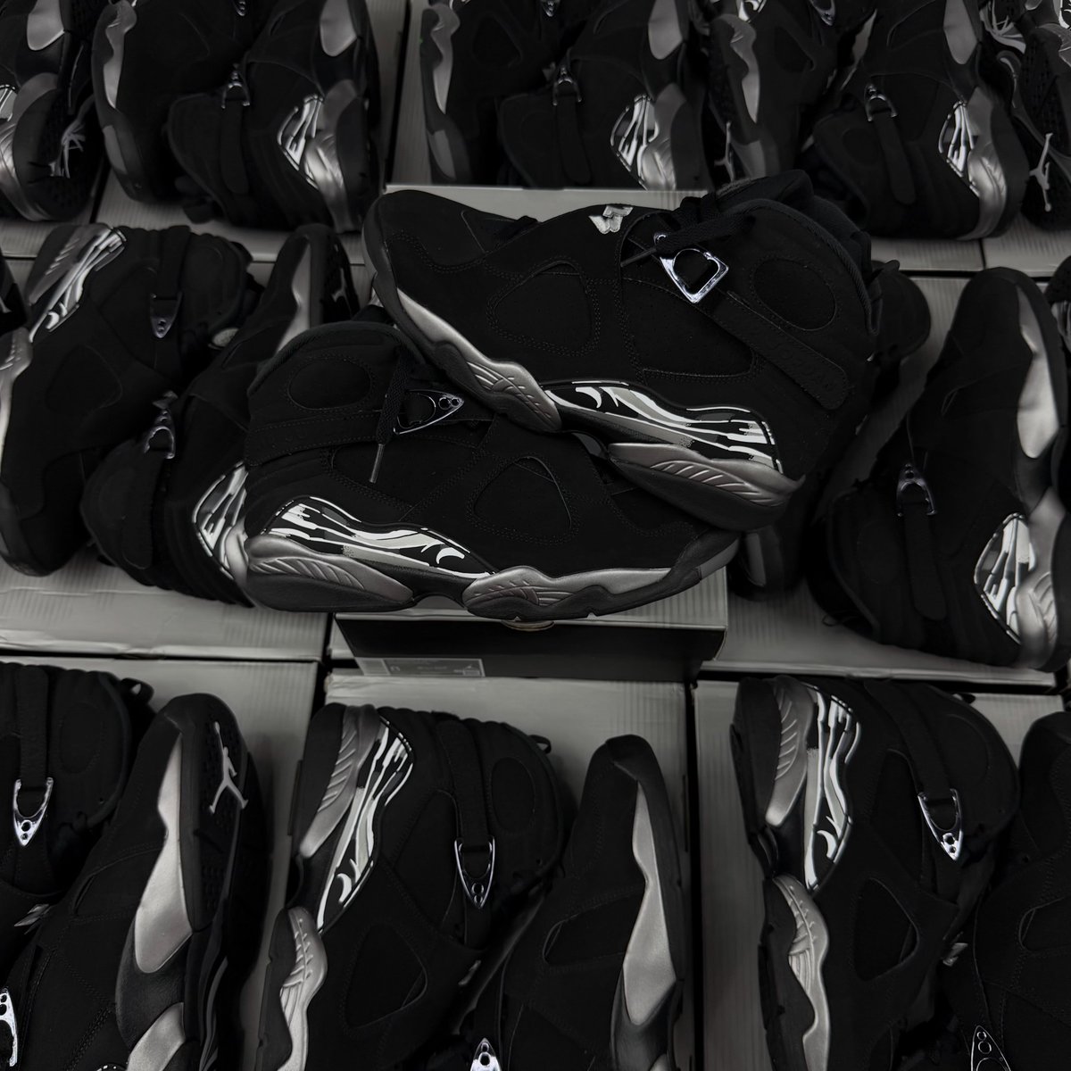 houseofheat's tweet photo. DETAILED LOOK: Air Jordan 8 "Chrome" 🛠️

📅 September 12th https://t.co/creuMpNNYT