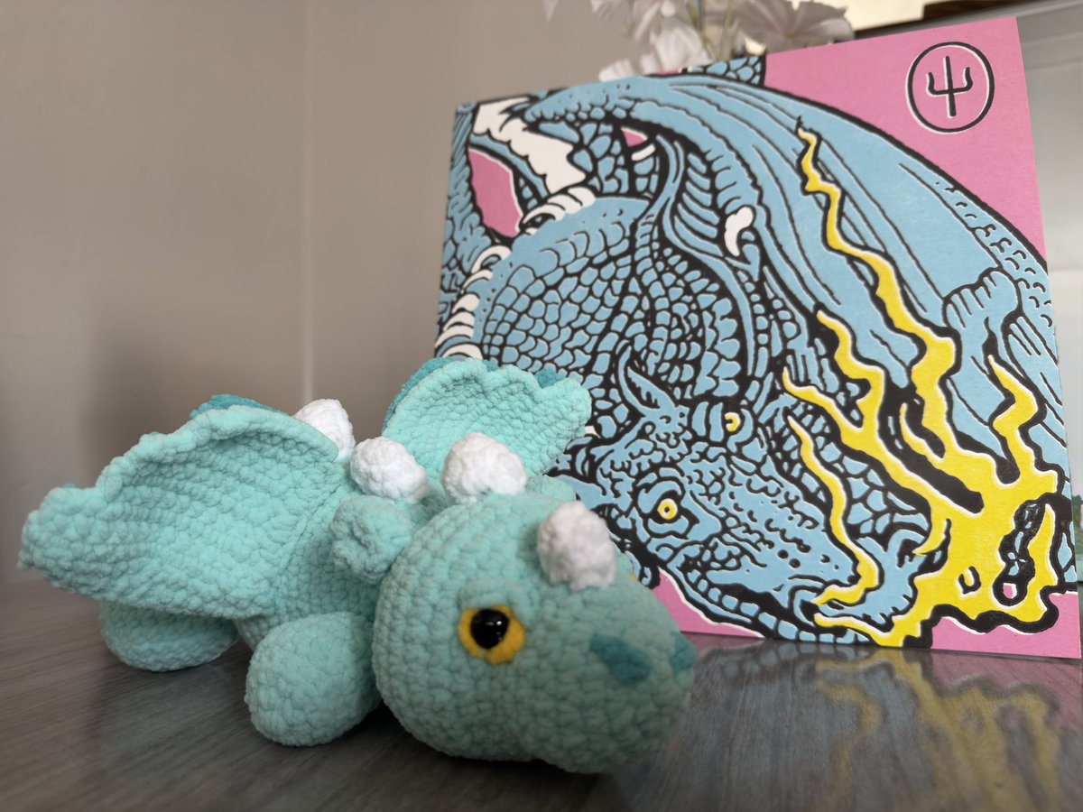 mulberryval's tweet photo. i crocheted trash the dragon for my bsf 😛

#cliqueart ? https://t.co/6SkpUnLgDT