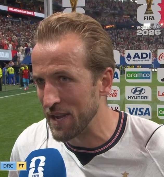 icardo8's tweet photo. 🚨🎙️ El capitán de Inglaterra, Harry Kane, tras la derrota de Inglaterra:

“No creo que alguna vez entienda lo que acaba de pasar ahí fuera, siendo honesto. Es realmente difícil de aceptar.

Todo nuestro enfoque esta semana pasada fue detener a Lionel Messi. Cada reunión, cada sesión — todo giraba en torno a limitar su impacto. Y de alguna manera, lo miras y piensas que lo hicimos… lo frenamos para que no marcara.

Pero esa es la cosa con él. Incluso a los 39, es simplemente increíble. Piensas que has hecho lo suficiente, y luego él va y produce dos asistencias — dos momentos decisivos que cambian completamente el partido. Ese es el nivel en el que está.

Pasar de ganar el partido a perderlo en los últimos siete minutos… es devastador. Absolutamente devastador. Teníamos el control, estábamos tan cerca, y luego todo se da la vuelta así.

Los chicos están dolidos. Todos estamos decepcionados porque sabemos lo importante que era esto. Pero a veces te enfrentas a un jugador que puede cambiarlo todo en un instante… y esta noche, esa fue la diferencia.”