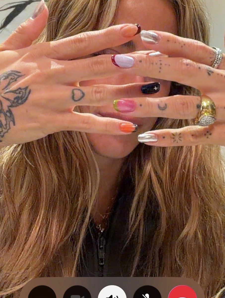 javitttini's tweet photo. el nuevo diseño de uñitas de tini <3333 https://t.co/x6RFSoDhPv