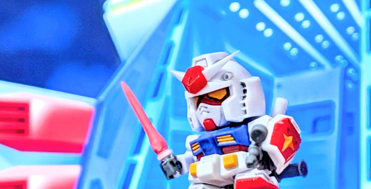 hirodaction's tweet photo. ガンダム V作戦 
https://t.co/8mVwgbQRgw ad
食玩クオリティじゃないぞこれ
めちゃくちゃいい〜！
（背景にタブレットでBANDAI公式背景シート表示、足元の保定部分を消しゴムマジック）
背景シート https://t.co/CMduYJzS1v https://t.co/zMvoj8xH79