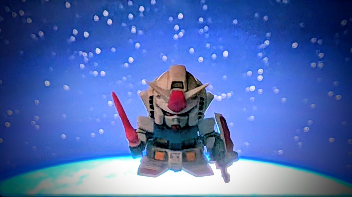 hirodaction's tweet photo. ガンダム V作戦 
https://t.co/8mVwgbQRgw ad
食玩クオリティじゃないぞこれ
めちゃくちゃいい〜！
（背景にタブレットでBANDAI公式背景シート表示、足元の保定部分を消しゴムマジック）
背景シート https://t.co/CMduYJzS1v https://t.co/zMvoj8xH79