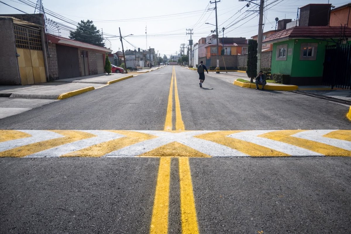 rimoba's tweet photo. Después de más de 30 años de abandono, la avenida del Trabajo en La Maquinita vuelve a ser una vialidad digna y segura.

Entregamos su rehabilitación integral con pavimentación, banquetas, drenaje pluvial y alumbrado, en beneficio de más de 19 mil habitantes. https://t.co/Gvf4hDQGoS