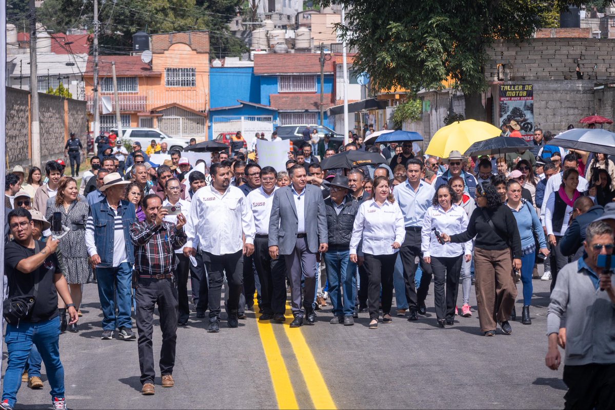 rimoba's tweet photo. Después de más de 30 años de abandono, la avenida del Trabajo en La Maquinita vuelve a ser una vialidad digna y segura.

Entregamos su rehabilitación integral con pavimentación, banquetas, drenaje pluvial y alumbrado, en beneficio de más de 19 mil habitantes. https://t.co/Gvf4hDQGoS