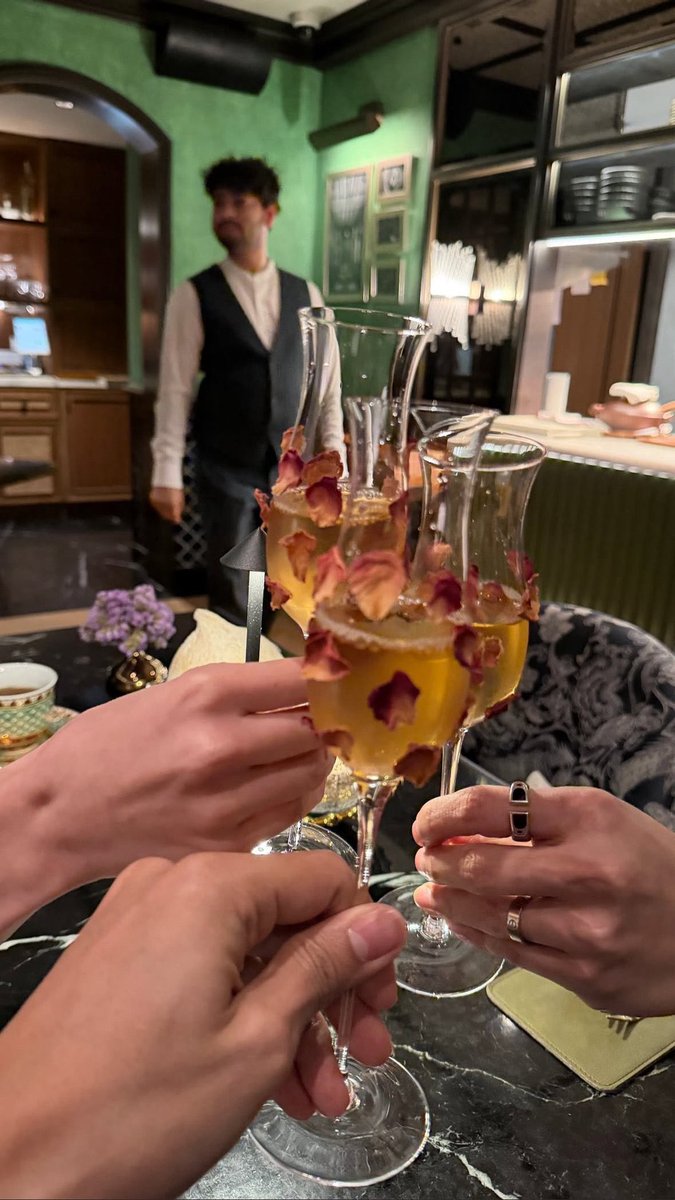 ReinDeerRuDolf1's tweet photo. MewTul Davi 🥂😊😄😘

igs : tamchaisiri, mewsuppasit

@MSuppasit @octotul 
#MewSuppasit #Tul_Pakorn
#MewTul #มิวตุลย์ https://t.co/4dwKyW4NXF