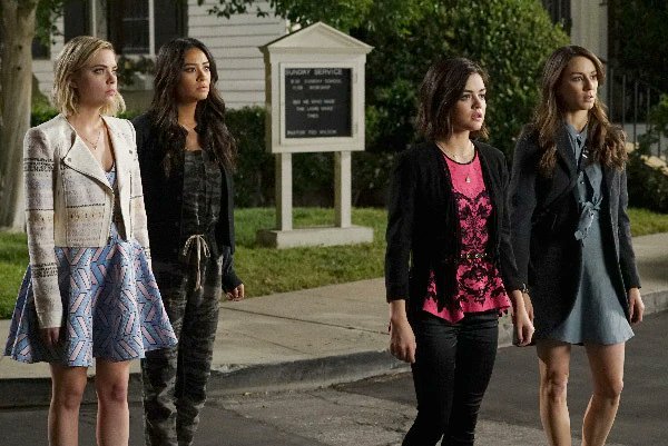 ThePLLWiki's tweet photo. I MISS THEM. #pll https://t.co/9u12yy4lfS