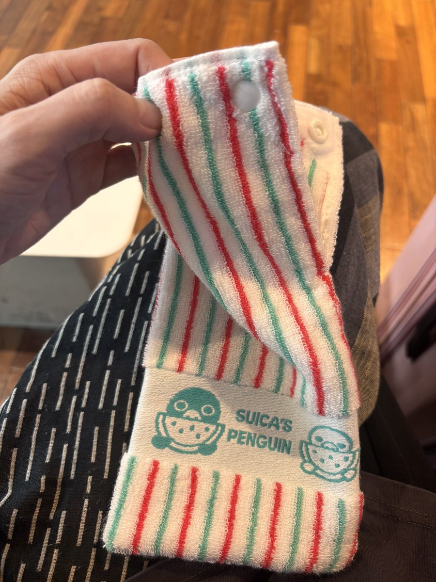 ハンカチ忘れた！ とコンビニで急いで適当に買ったタオルハンカチ的な