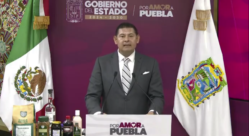 PueblaALV's tweet photo. #Armenta acusa que huachicol operó con protección durante gobierno de Moreno Valle

https://t.co/8E6mz3nuXp https://t.co/Mjd0ZSIjBV