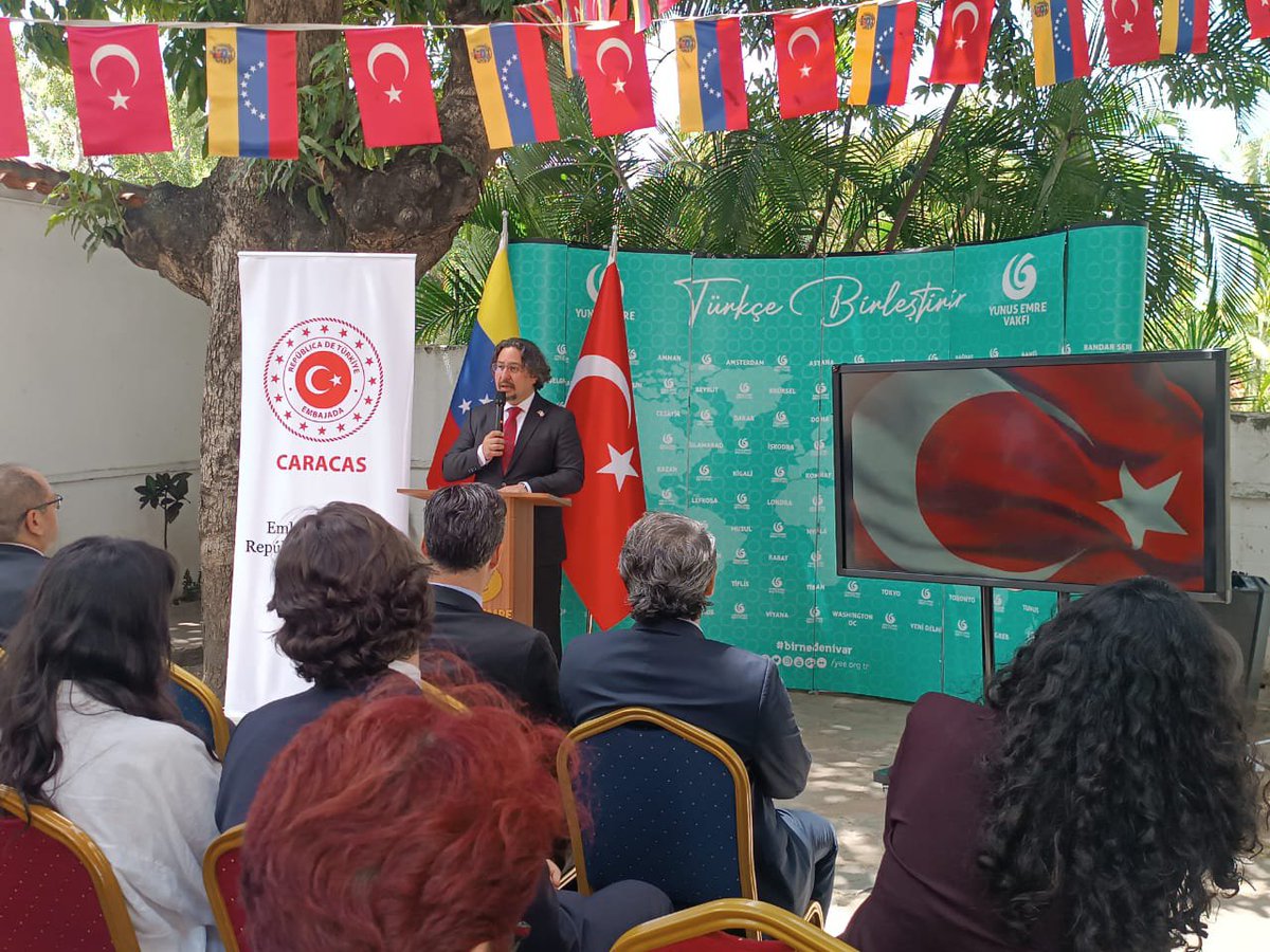 TC_KarakasBE's tweet photo. #15Temmuz Demokrasi ve Milli Birlik Günü’nün 10. yıldönümü çerçevesinde Karakas Yunus Emre Türk Kültür Merkezi'nde vatandaşlarımız ve Venezuelalı dostlarımızın katılımıyla anma töreni gerçekleştirilmiştir.

Bu vesileyle, 15 Temmuz'da şehit olan vatandaşlarımızı rahmet, gazilerimizi minnetle anıyoruz.🇹🇷🇹🇷🇹🇷

#İradeBizimZaferBizim

@yeevenezuela