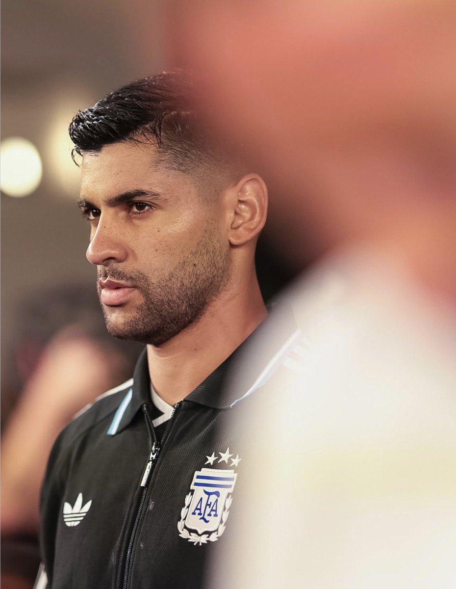AlbicelesteTalk's tweet photo. 🚨 Cristian Romero: “I hope that when I retire, I’m not as stupid as him [Gary Neville]. 

"I won’t criticize players.” https://t.co/MmIGKtubck