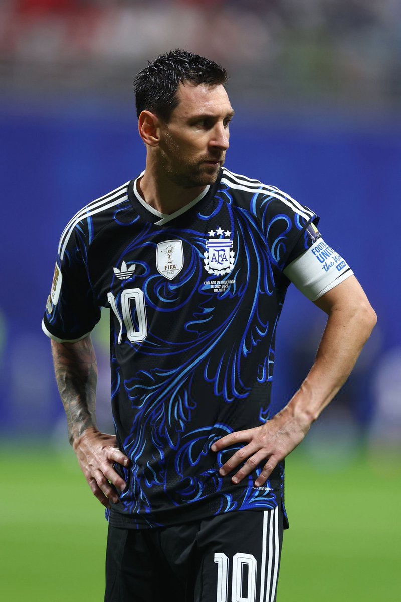 ashanu_solomon's tweet photo. Jude Bellingham please do not beat yourself, any man who plays with Messi in his team has an advantage of the rest.
You played against the best player in the world today and like you stated reads " we played well, we fought alot, but it couldn't be". I understand the work the England team put to win the game but when Messi is in the pitch never say never. He is either scoring or assisting, and to me that is magic.

Sorry for the loss.