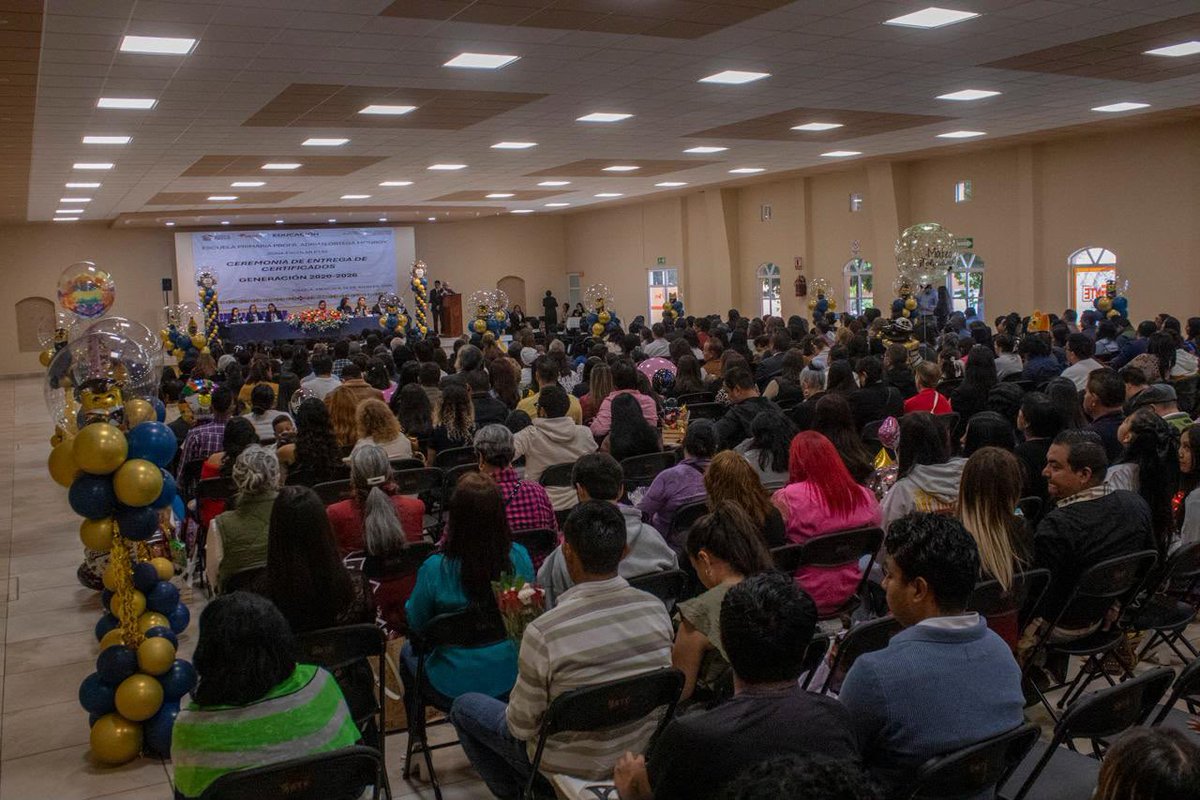 paojimh's tweet photo. Siempre es un honor ser madrina de generación de niñas, niños y jóvenes que, con esfuerzo y preparación, construirán un mejor Estado de México.

Mi reconocimiento a las madres y padres de familia, así como a las y los docentes, que todos los días acompañan su formación con amor, dedicación y compromiso. ¡Muchas felicidades por este gran logro!

#PaolaJiménez #Diputada #Morena