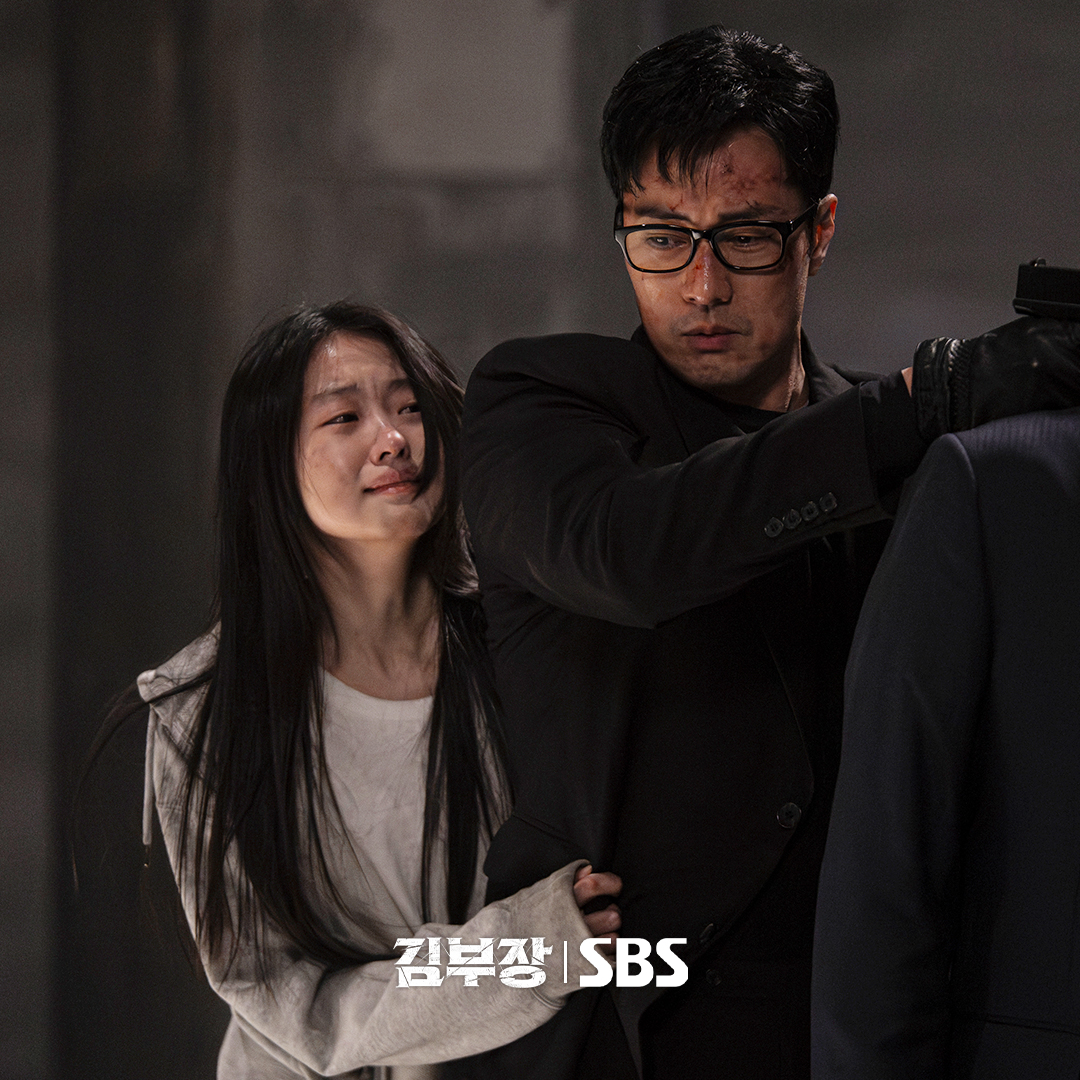 SBSNOW's tweet photo. 민지야아아아아악!!!!!!!!!!!!!!!!
아빠 왔다아앙아아아앙악!!!!!!!!!!!!!!!!!!!!!!

SBS 금토드라마 <김부장>
☞ [금,토] 밤 9시 50분

#SBS금토드라마 #김부장
#AgentKimReactivated
#소지섭 #최대훈 #윤경호 https://t.co/8obhwTW1YQ