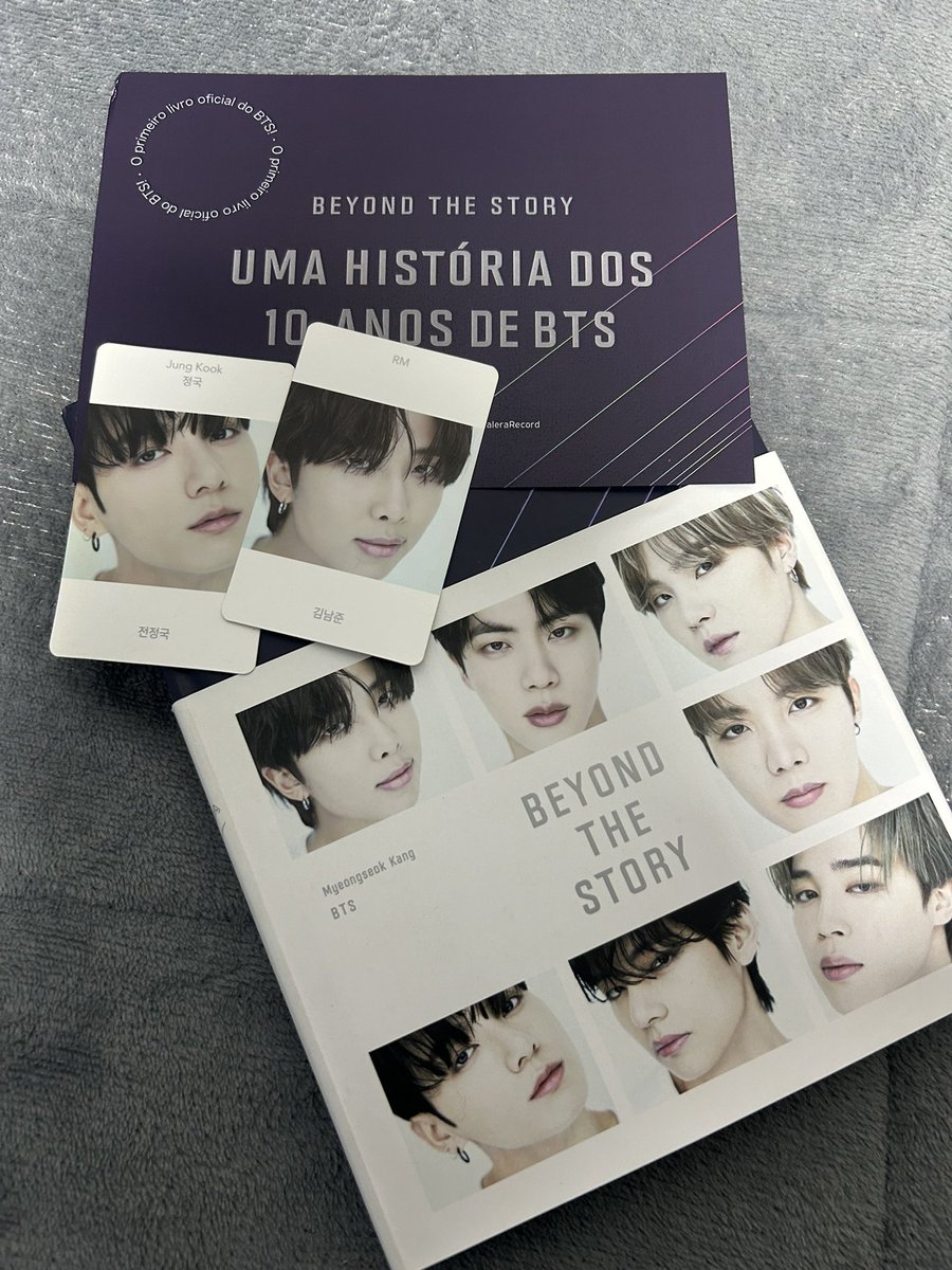chanbinmi's tweet photo. VENDO / VENDA 

Livro do BTS 10 anos! 
60 + frete 
- posso mandar mais fotos 
- acompanha o photocard Jung Kook e RM
@kloststore @vendaskpop https://t.co/Dzi8vRdhRa