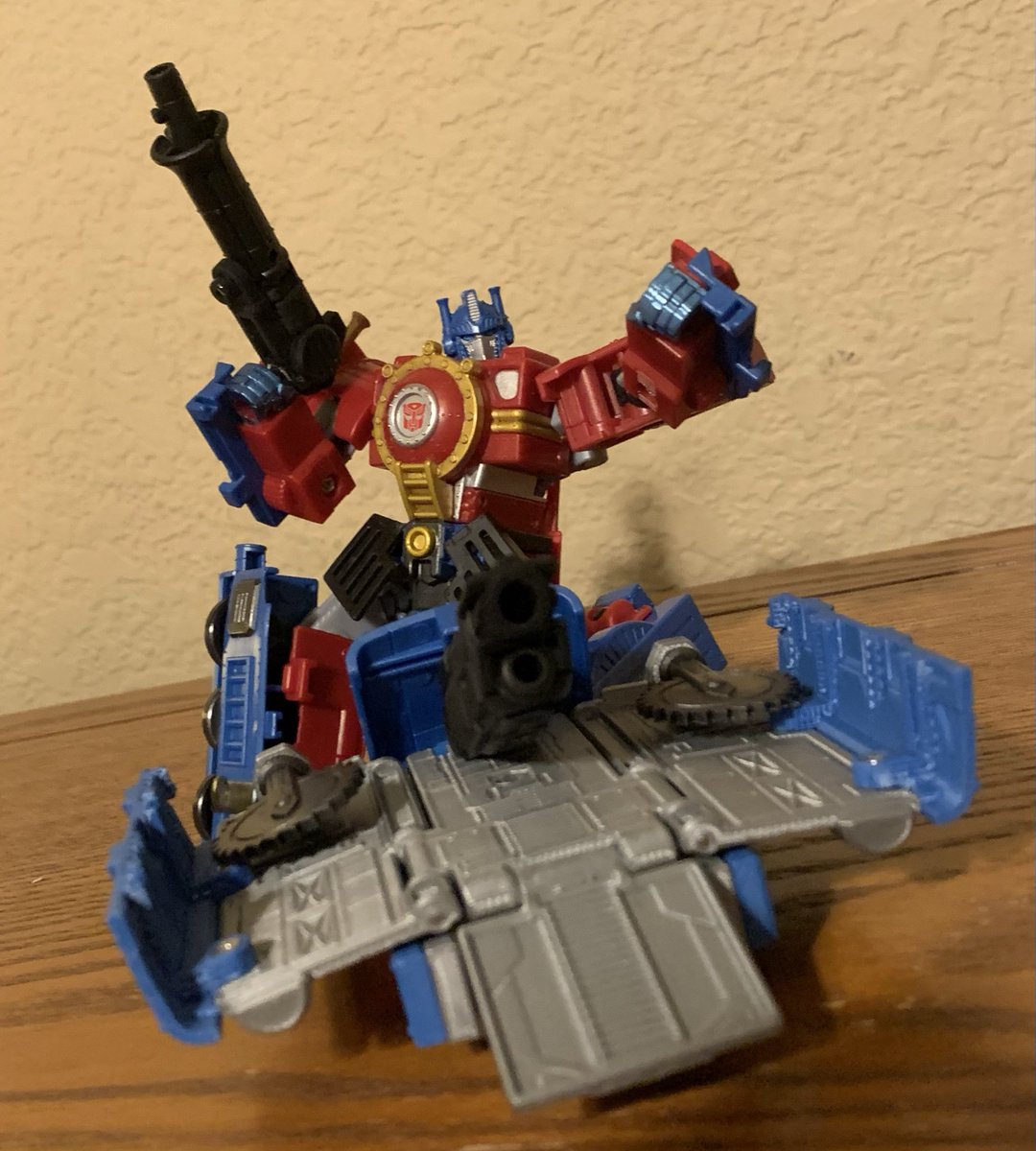 OptimalRodimal's tweet photo. MUCH better.

Little upgrade kit by 115 workshop, and it’s pretty neat! Fun references and playability with this set. https://t.co/24mZQfg88R