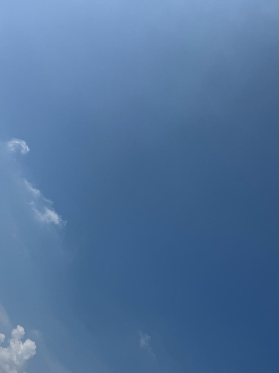 HBNjunya1008's tweet photo. 最高な青空😆☀️💙
お誕生日おめでとう🎉🎂 https://t.co/KxS8uDKi2L