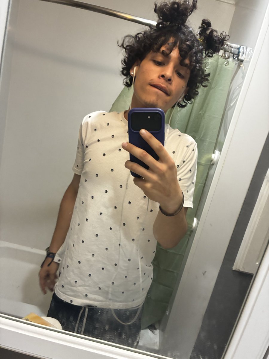 FlexUpTurnUp's tweet photo. Mirror Slave https://t.co/6kzqARFPcU