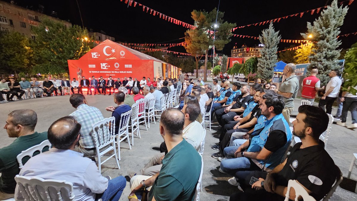 MardinUmke's tweet photo. 🇹🇷 15 Temmuz Demokrasi Ve Milli Birlik Günü'nün 10. Yıl dönümü dolayısıyla düzenlenen anma programında Mardin Umke ve 112 Acil Sağlık Ekiplerimizce Demokrasi Nöbetinde ve sağlık tedbirinde Bulunduk.🇹🇷

@mardinilsaglik @sb_umke @acilafetgovtr 

#DemokrasiVeMilliBirlikGünü https://t.co/kR32JpEFas