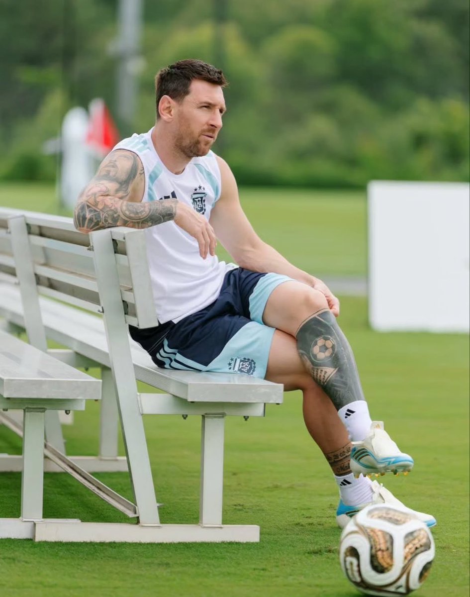 diego_dorado3's tweet photo. Patiently waiting on our 9th Balon D'or 😌 https://t.co/m7leV74QNN