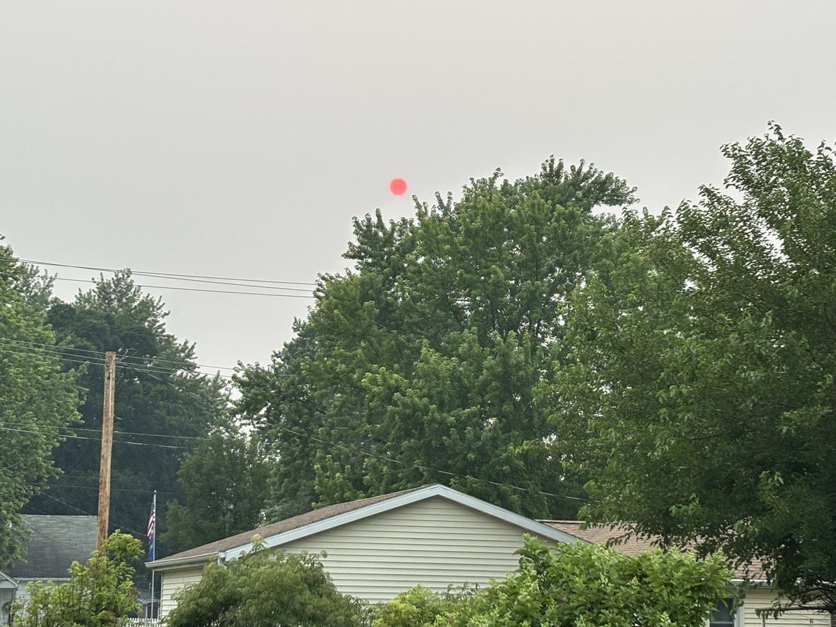 zhel's tweet photo. So…the wildfires in Canada are affecting us a little. That is the sun. https://t.co/OHcyd5hcJ4
