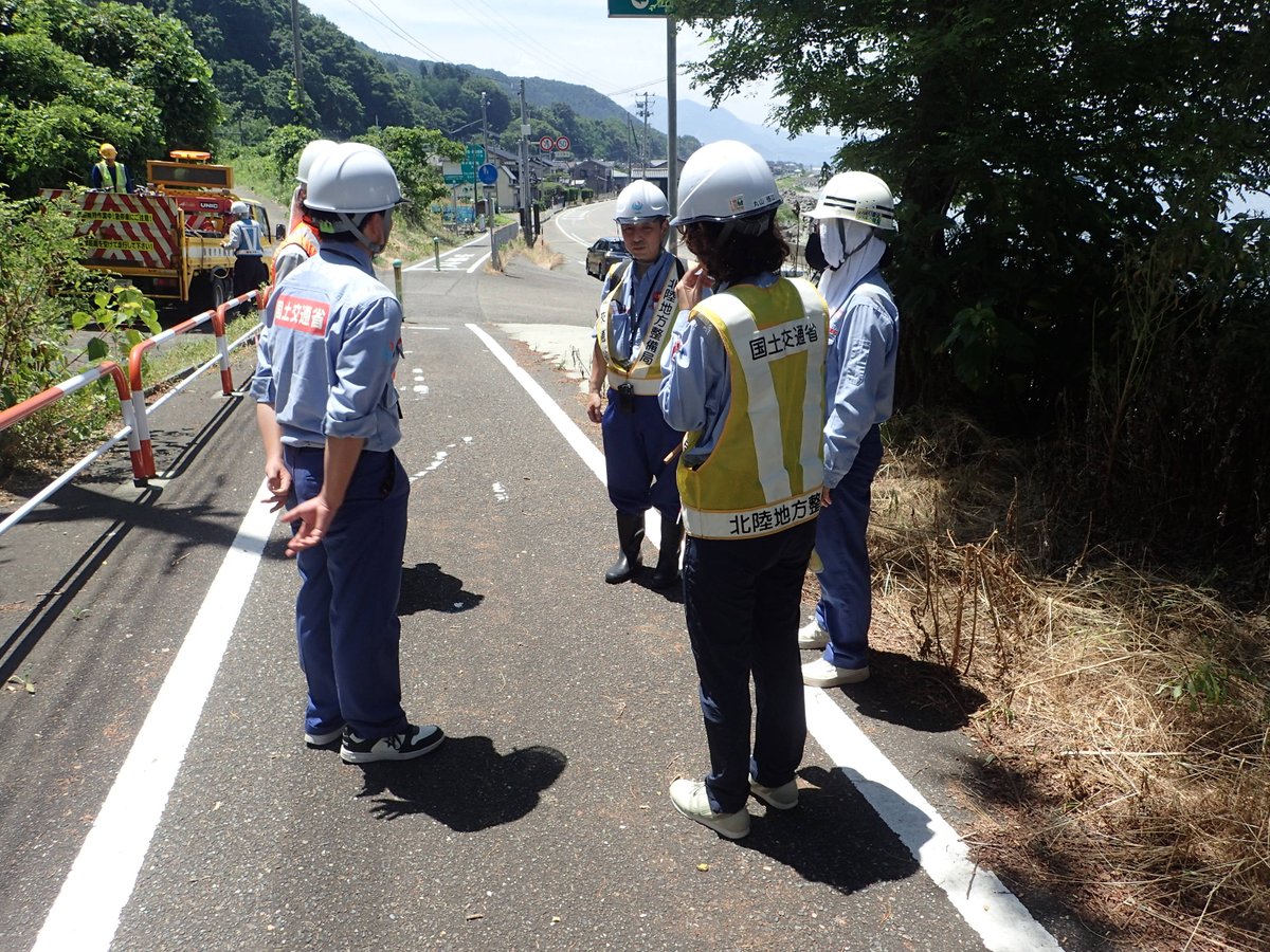 mlit_takada's tweet photo. 【#久比岐自転車道 のパトロールを実施🚴】
7月15日に、職員が久比岐自転車道(#糸魚川 地区)をパトロールしました💦
安全に利用していただけるよう、自転車利用者目線で路面や周辺状況を確認し、改善点を話し合いました。

これからも気持ちよく利用できる環境づくりに努めていきます！
＃高田かわこく https://t.co/qKF5a9guHK