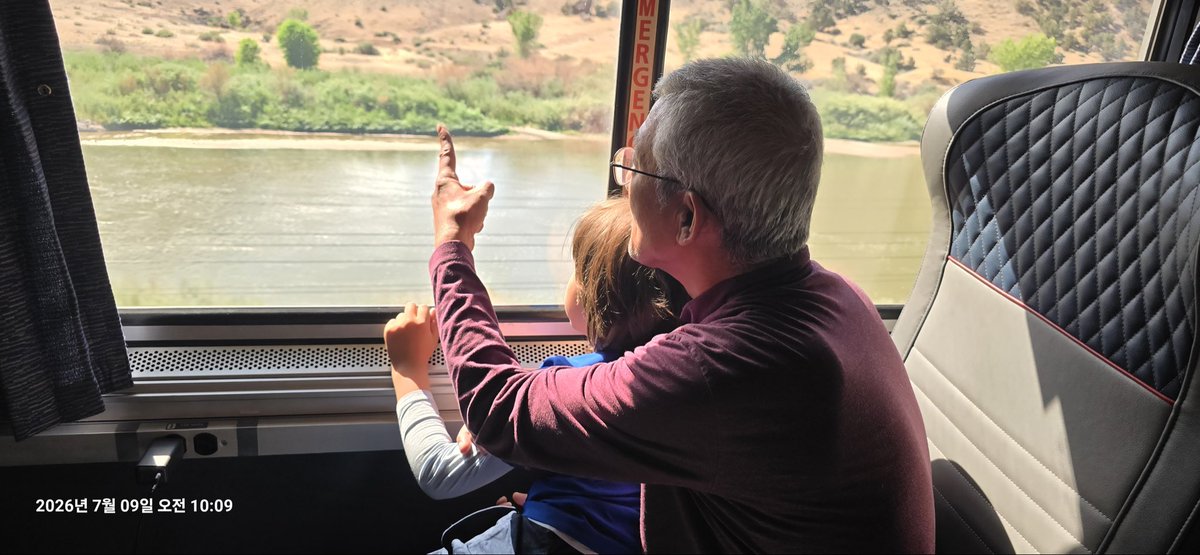 MattMurrie's tweet photo. The best way to enjoy this country is sharing it with the curious 🧐 

The constant stream of questions about “what’s this?” and “why’s that?” from our 6 year-old and Korean in-laws kept the curiosity flowing… and the discovery never-ending.

 No place I’d rather share more! https://t.co/r6X55NaHhl
