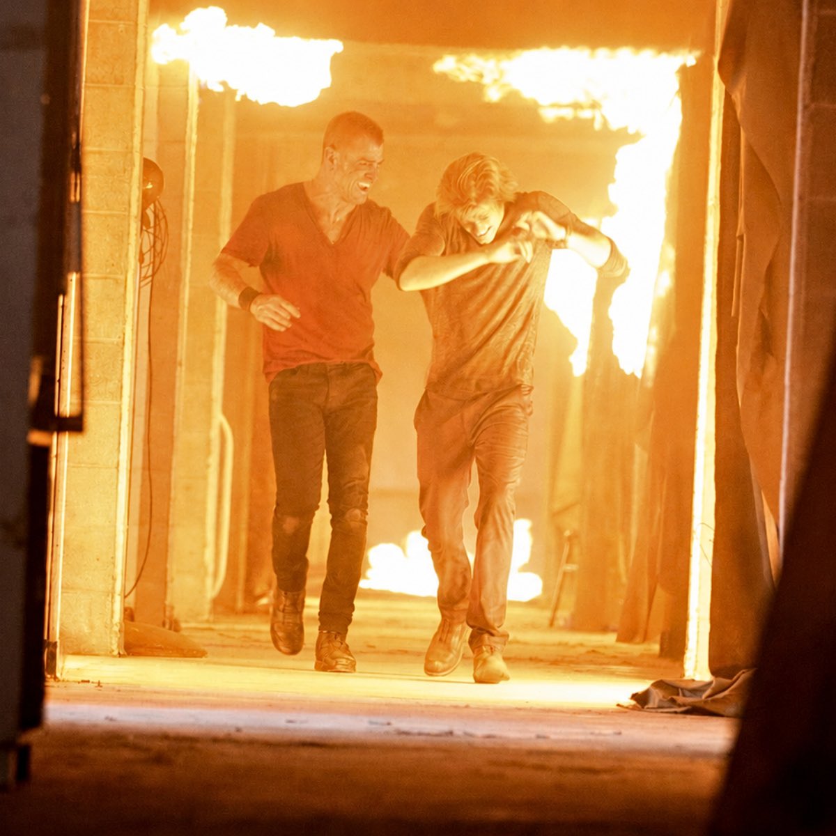MacGyver's tweet photo. #MacGyver Trivia 🔥 In the opening scene of S1 E3 “Awl” Mac and Jack find themselves in a burning building. How do they get out alive through a top floor window? #tvtrivia #lucastill #georgeeads https://t.co/i3tBCJK1cU