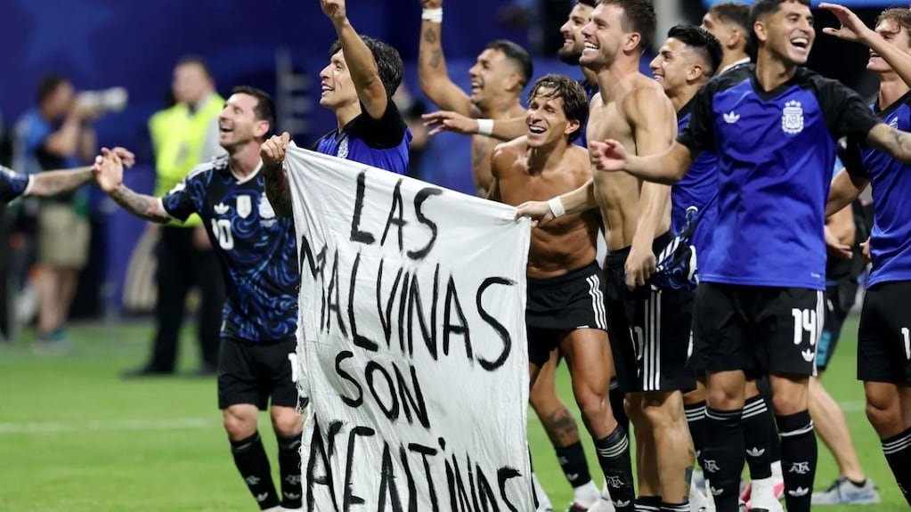 WrubelFederico's tweet photo. Amor a Selección, amor a La Patria, amor a Malvinas https://t.co/wXp91IqTXf