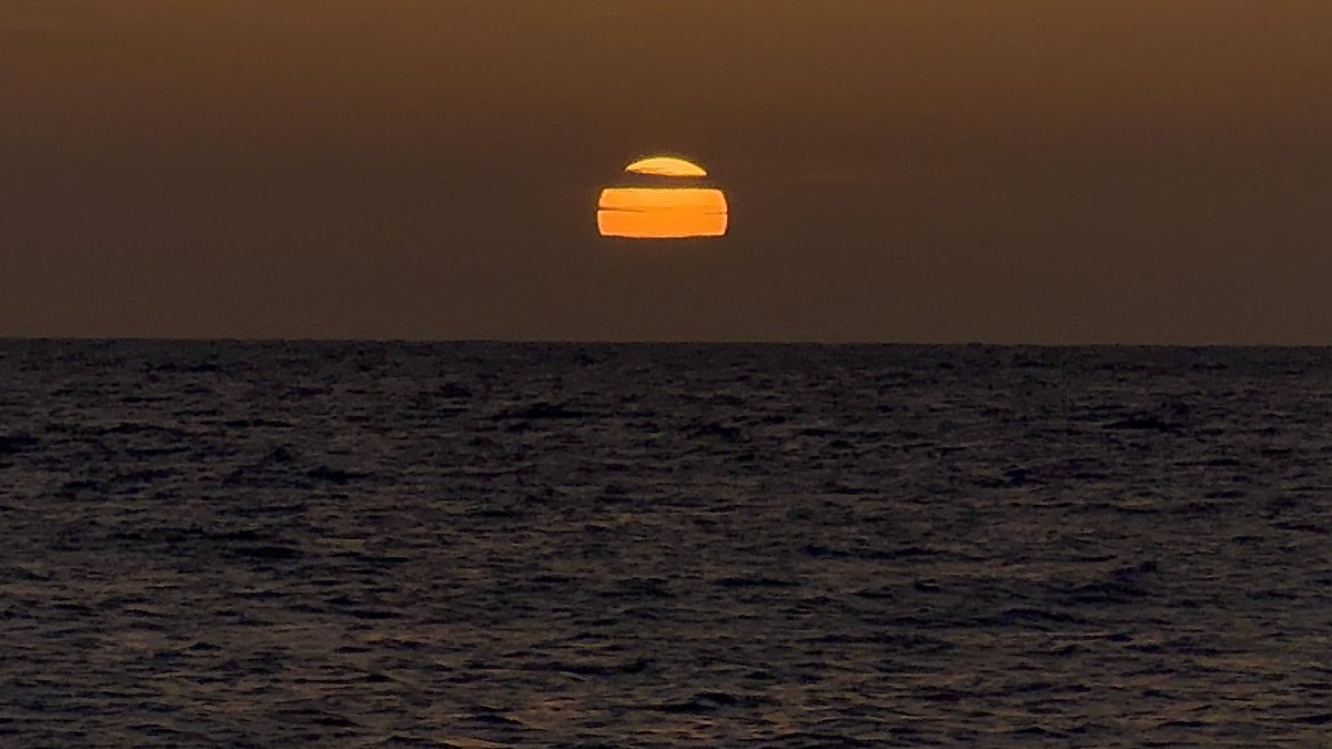 HaroldDownsIII's tweet photo. The sun sets on the final day of our family vacation. Now time for a lovely dinner! https://t.co/0bt43tGp1l