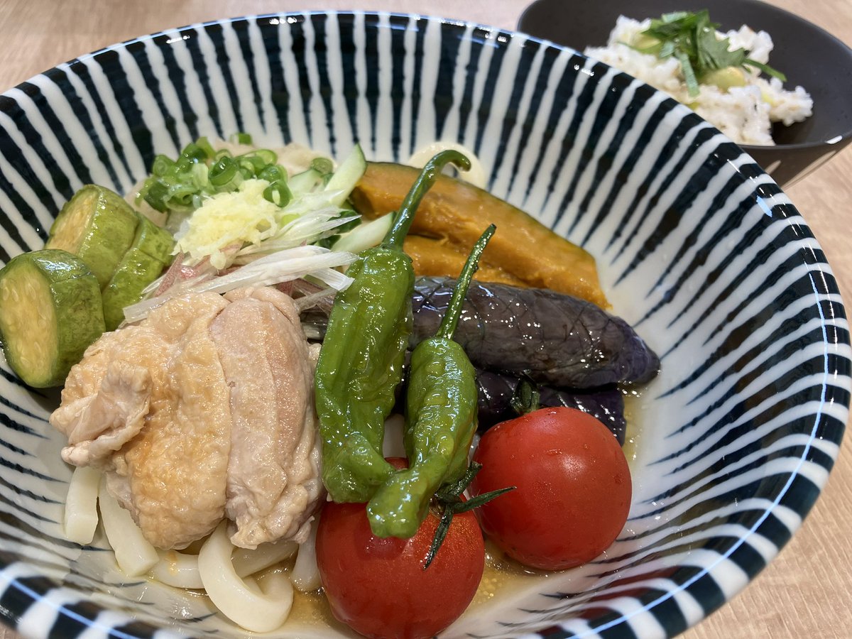 saishoex's tweet photo. おはようございます☁️

昨日は毎月恒例の
SAISHO TABLEを開催✨

今回はさっぱりと食べれる
⚪️夏野菜の冷やしうどん
🟢枝豆の混ぜご飯
を作りました👨‍🍳

材料費は全額会社負担で行なっています😊

もくようび！
今日もご安全に🚚

#企業公式が毎朝地元の天気を言い合う
#企業公式が朝の挨拶を言い合う https://t.co/CQSoqqddzi