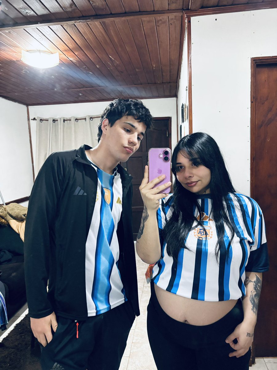 macarenamont_'s tweet photo. Una hinchada de puro amor🤰🏻🐣🇦🇷 https://t.co/awF0jnHv5A