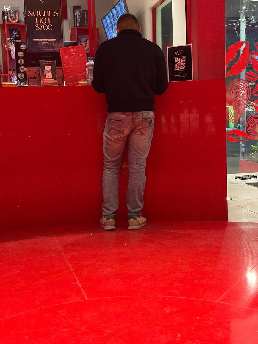 Mastergeorgemx's tweet photo. Este gusano no desperdicio su oportunidad de que lo usara un verdadero amo en su paso por CDMX
#findom 
#cashmaster https://t.co/jIQ8GJkzWh