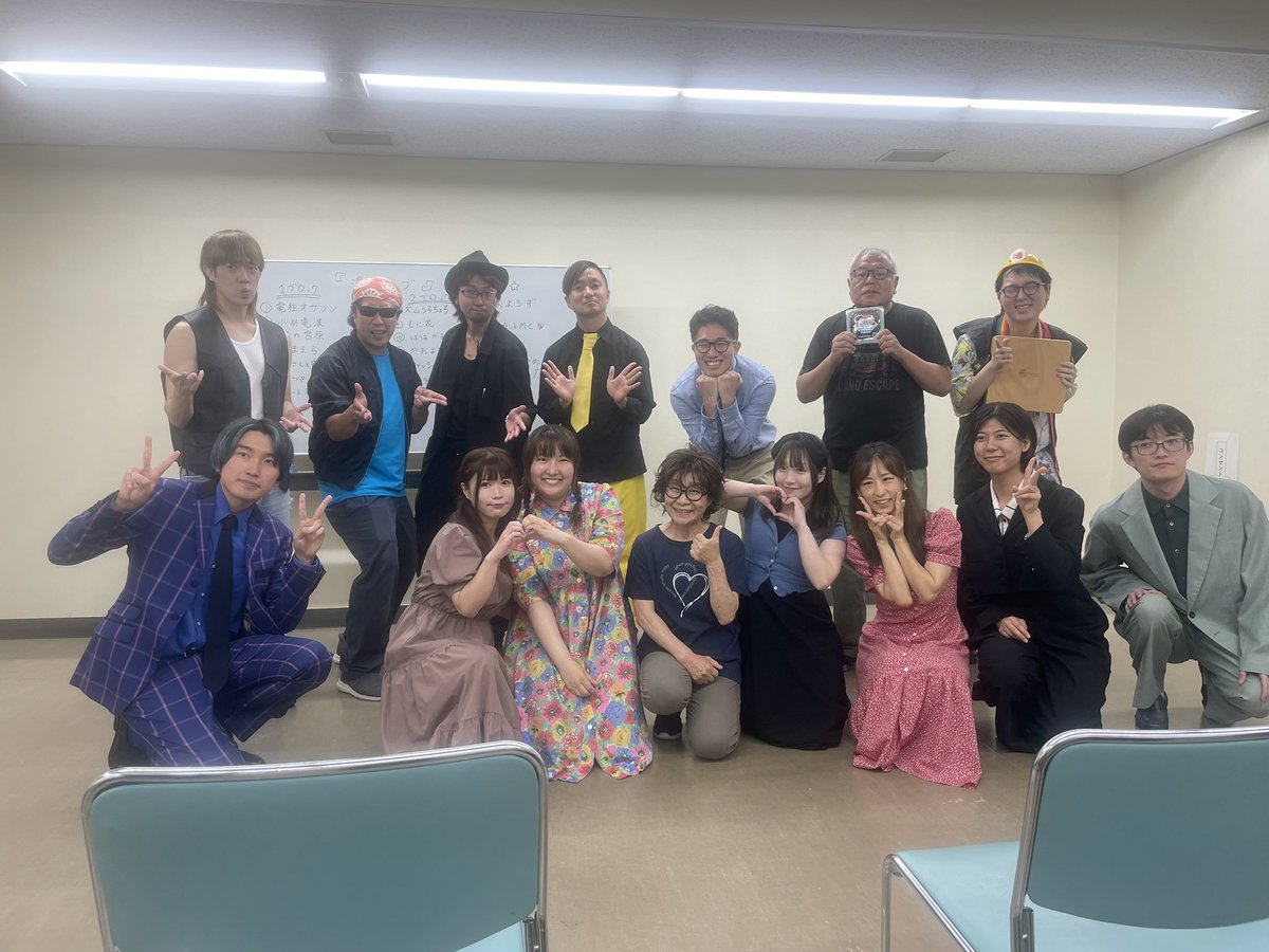 asayan2017's tweet photo. 火曜日は漫ライブに行きました

色んな漫談や漫才見れたのと150cmが1番高いミニマム女子ばかりのアシスタントMCを見てきました

楽しいライブでした https://t.co/q3oCNJ7YEU