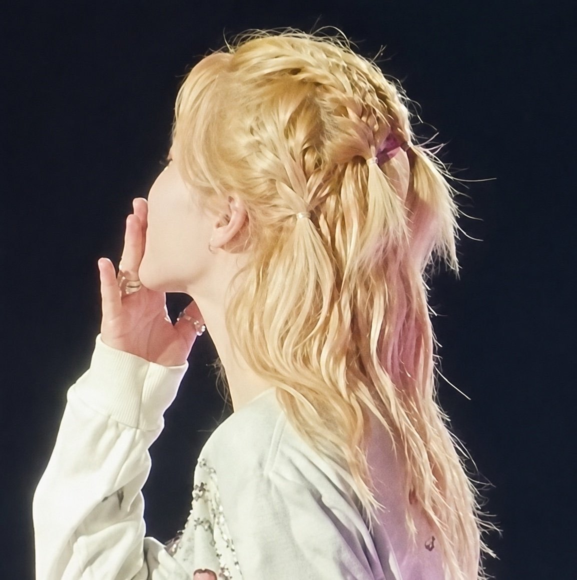 jmpopbase's tweet photo. Jimin’s braided hairstyle has been featured as an official Roblox avatar item https://t.co/qwXZXVJrp6