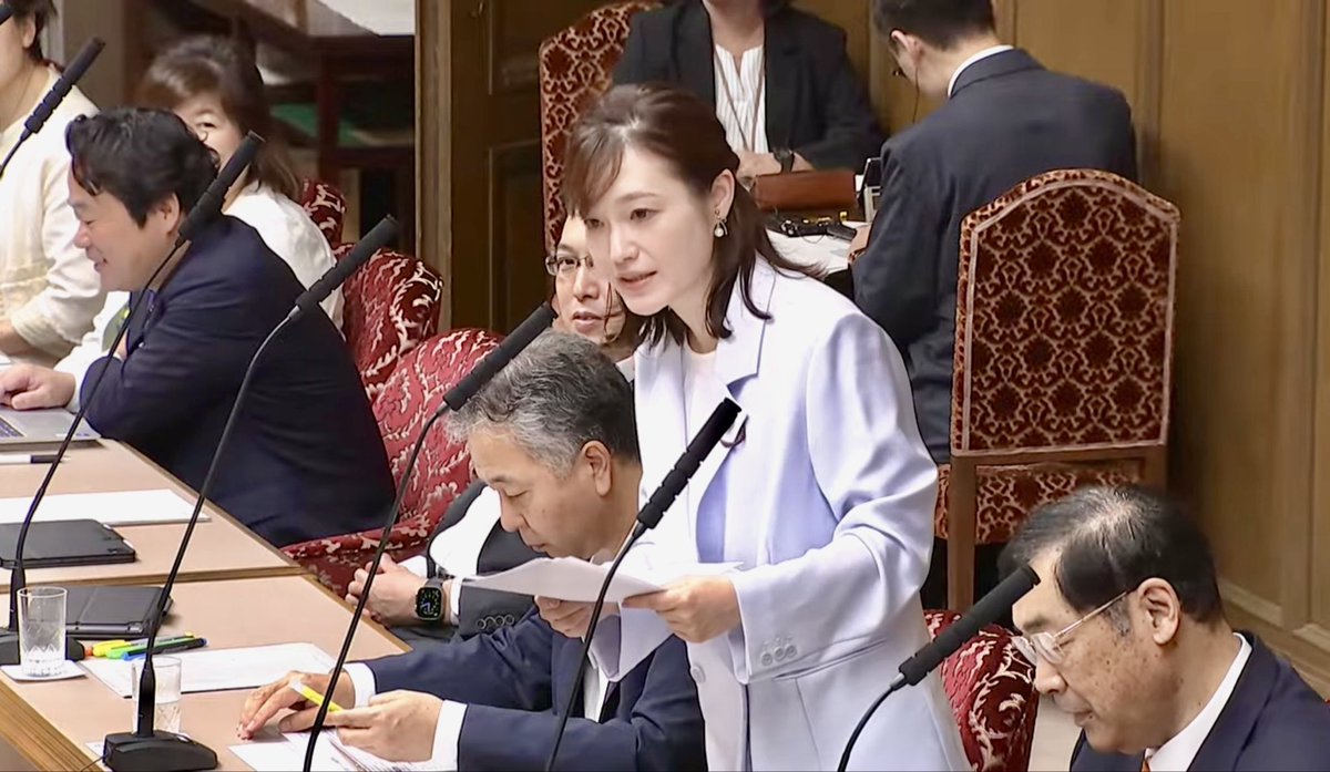 sayaohgi's tweet photo. 本日の財政金融委員会では、12分間の質疑に立ちました。

今回の問題意識は、「骨太ショック」よりも、むしろ「実は骨太じゃなかったショック」の方が、日本経済にとって深刻ではないか、という点です。

政府は「2040年度までに官民370兆円の投資」を掲げていますが、その中身や財政スキームは十分に明らかになっていません。私は、その実態について質問を行いました。

また、国と地方が折半して地域開発などを進める場合、国は借換債によって償還できる一方で、地方は地方債を税収等で返済しなければならず、結果として地方の借金だけが積み上がってしまう「補助裏」の問題についても指摘しました。

370兆円の投資を本気で進めるのであれば、地方自治体に過度な負担を押し付けることがないよう、この点も含めて十分な財政措置を講じるべきだと要望しました。

12分という限られた時間では、まだまだ踏み込みたかった論点がたくさんあります。引き続き、数字や制度の実態を一つ一つ確認しながら、実効性のある成長戦略となるよう質疑を重ねてまいります。

もっと詰めたかった！✊
https://t.co/J3yiXdZbRl