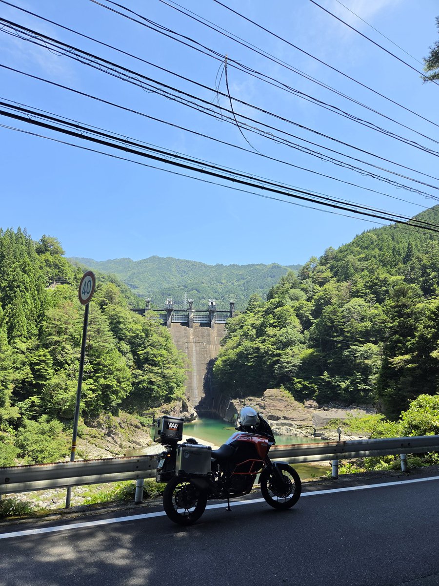 katyth4473's tweet photo. 道の駅木の香でライダーの義務
早明浦ダムの更に奥、大橋ダム https://t.co/wGMSrCDUQf