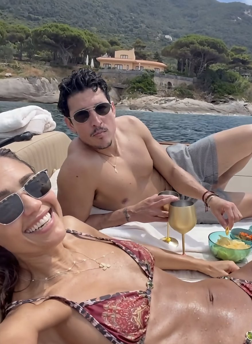IconAurax's tweet photo. Jessica Alba vacationing in Italy with her boyfriend, actor Danny Ramirez🇮🇹❤️
The whole internet is trying to spot the moment that’s gone viral👀 https://t.co/I08ohbgswd