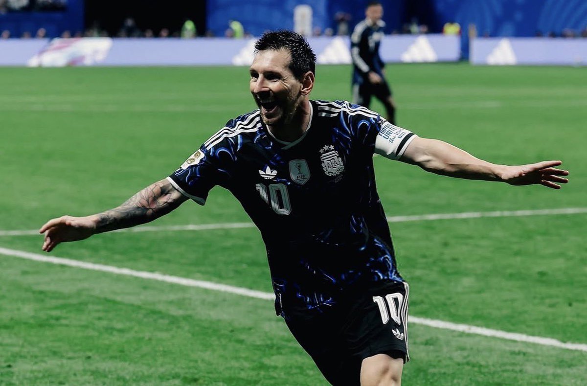 FabrizioRomano's tweet photo. 🫵🏼🇦🇷 Leo Messi: “It’s crazy what this group has been doing: five finals!”.

“We’re coming off winning the World Cup, we’ve been the best team over the last four years, and today we’re among the two best teams in the world, another final”. https://t.co/93xlF7Xg3x
