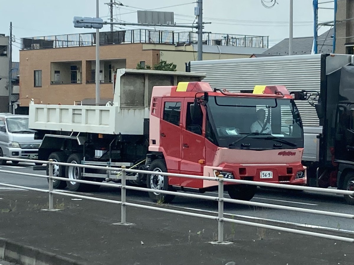 piedpiper0202's tweet photo. 不覚にもちょっとカッケェと思った
梯子車ヘッドのダンプ https://t.co/5Jq8G6Mz9u
