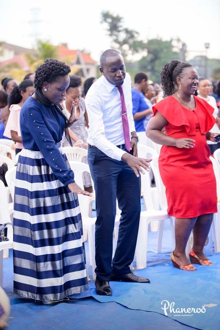 Ezeranointedone's tweet photo. Praise is not just a song; it is a weapon. It is highly effective because it is the absolute last thing the enemy expects when he thinks he has crushed you. Praise gives you the advantage of surprise. It shakes the foundations of hell and confuses the adversary.

#PhanerooAt12 https://t.co/5HXWAKFX3S