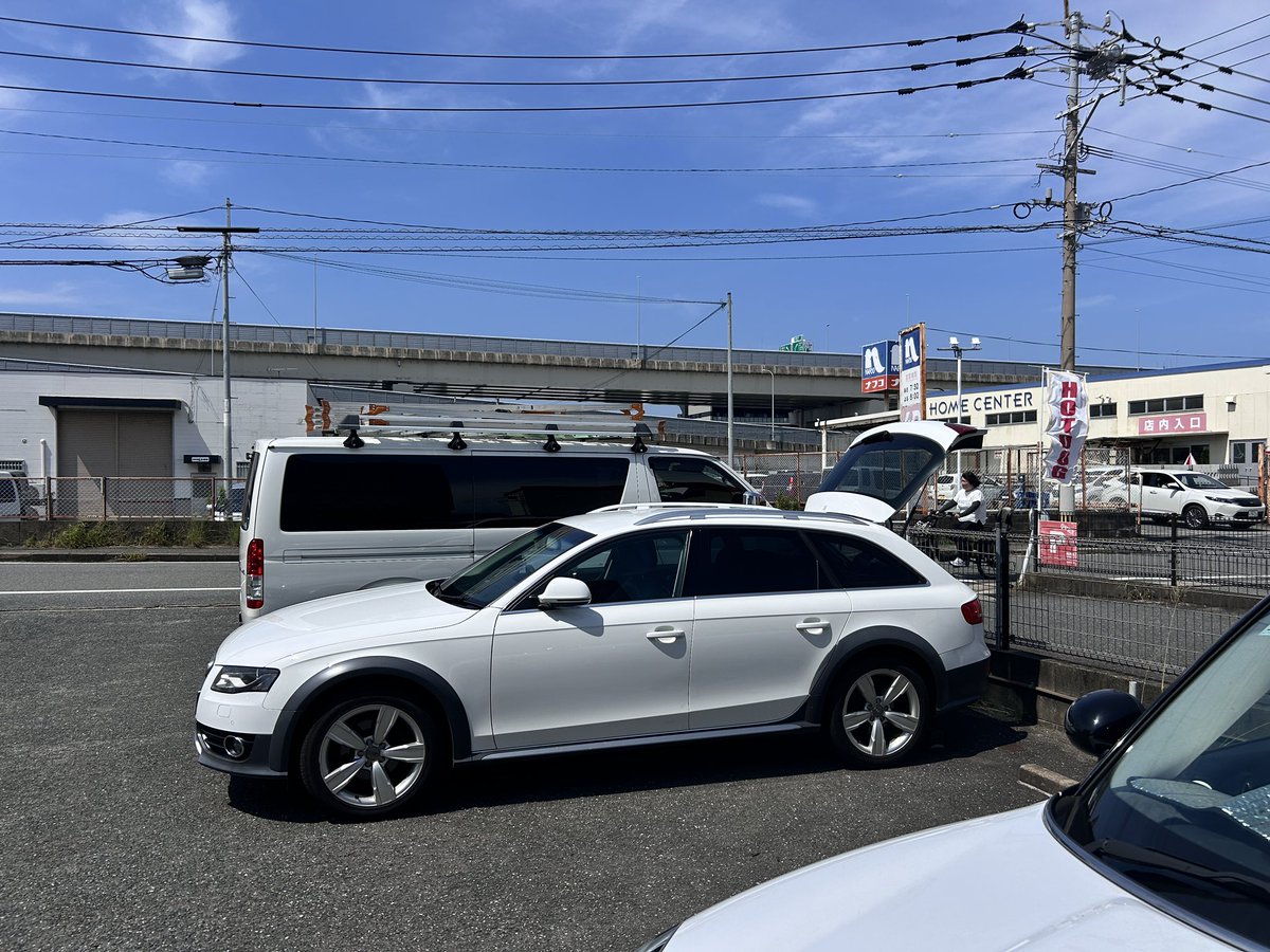 業者さんに現場に忘れていった6尺の脚立を届けた後、事務所で30分