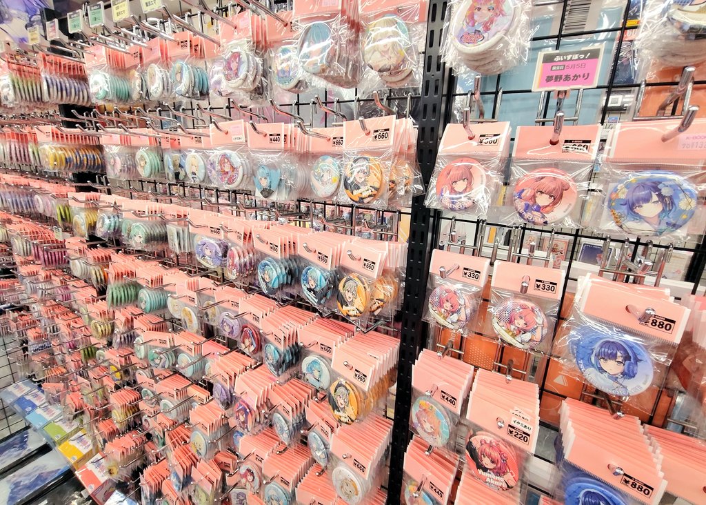 ✨️コーナー紹介✨️ 「#ぶいすぽ」 缶バッジ、アクリルスタンドなど