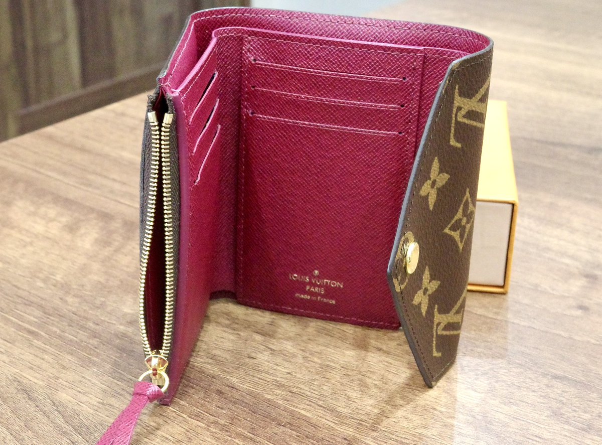 isobe78's tweet photo. 「LOUIS VUITTON ルイ ヴィトン 財布 ポルトフォイユ･ヴィクトリーヌ M41938」をお買取りしました

詳しくは弊社HP内のブログにてご覧ください
https://t.co/bQsaRb7eaz

 LOUIS VUITTON（ルイ ヴィトン）のお買取り・質預かりも、『いそべ商店』にお任せください！

京都市北区で、正確な鑑定、適正価格での査定を心がけている”質屋”です。
もちろん査定料は無料です。

是非　買取り専門店と比較検討して下さい！

#LOUISVUITTON #VUITTON #ルイヴィトン #ヴィトン #M41938 #財布 #真贋判断 #査定 #金高騰 #質預 #京都 #京都市 #質屋 #生前整理 #いそべ #KYOTO #ブランド品買取 #ブランド品の査定 #遺品整理 #リサイクルショップ #金 #プラチナ