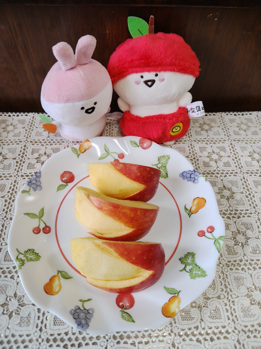 随分前に買ってた🍎今朝冷凍庫で見付け最近🐰と🍎になったお文具さん