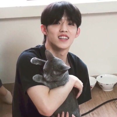 caulicoups's tweet photo. im so endeared by this genre of coups holding animals like they're babies ESPECIALLY THE THIRD PICJRNMBSM https://t.co/jwAPiankFu
