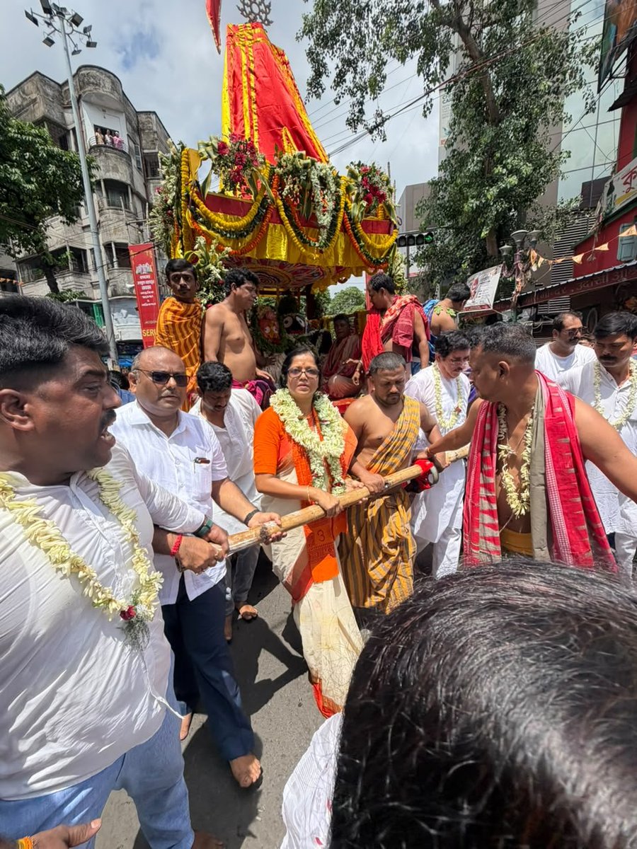 Purnimachakbjp's tweet photo. Bagbazar jagannath mahaprabhu Mandir rathayatra 🚩 https://t.co/4TaoElNcqb