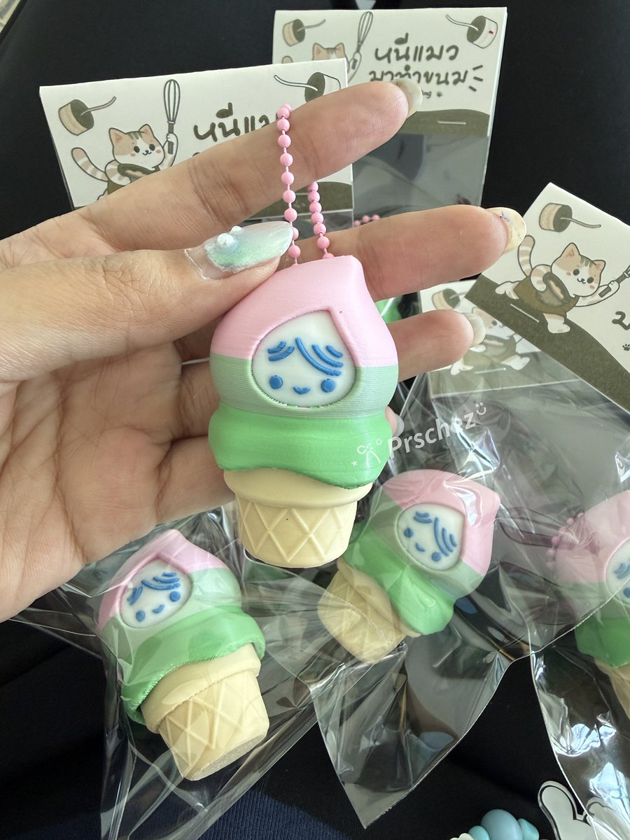 prschezt's tweet photo. เค้าสั่งทำคลิกเกอร์น้องเรนนี่มา เรนนี่ไอติมมม🍦 น่ารักมากก 😭🥰 

เดี๋ยวอาจจะเอาไปแจกวันบวงสรวงนิดหน่อยนะค้า อยากเอาไปให้เรนนี่กดเล่นมากก เดี๋ยวยัยย่าเอาไปให้หนูด้วยนะลู๊กก @Rainy_Domundi 

#RainyTF #น้องเรนนี่ 
#TleFirstone #เติ้ลเฟิร์สวัน https://t.co/SPbOOJ5Crv
